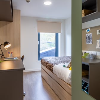 Bronze En Suite River view - Image 2